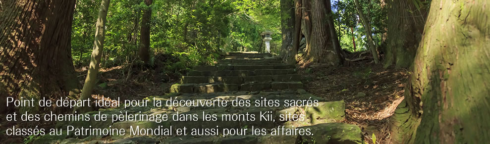 Point de départ idéal pour la découverte des sites sacrés et des chemins de pèlerinage dans les monts Kii, sites classés au Patrimoine Mondial et aussi pour les affaires.